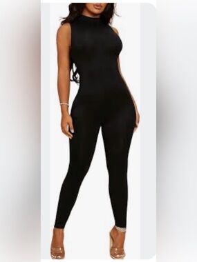 MakeMeChic Women's black Romper Sleeveless One-Piece Jumpsuit V-Neck size L